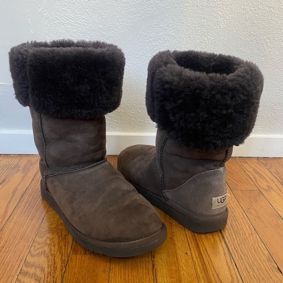 UGG Classic Tall Brown Suede Shearling Boots Size 9 - Picture 1 of 10
